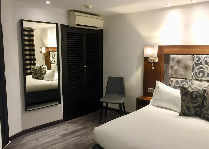 Hotel B Lodge
